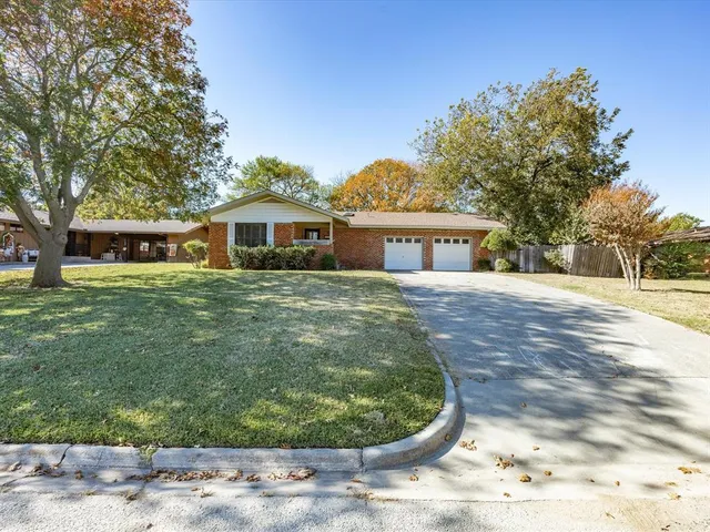 $250,000 | 1104 Coffield Street, Bowie, TX 76230