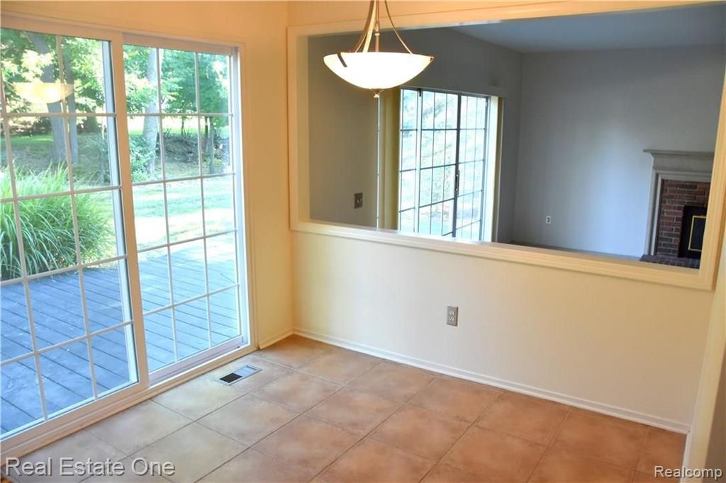 1984 Clear Point Court Rochester Hills, MI 48306 - Photo 8 of 21