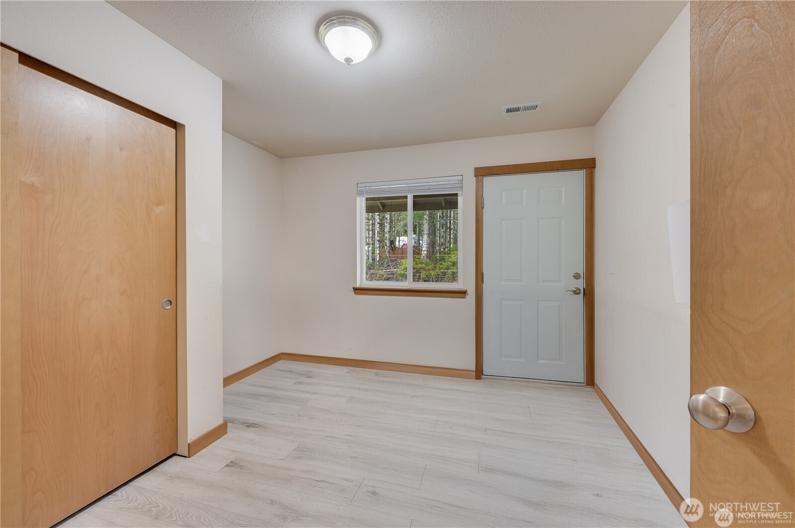 8993 Southwest Lake Flora Road Bremerton, WA 98312 - Photo 11 of 28