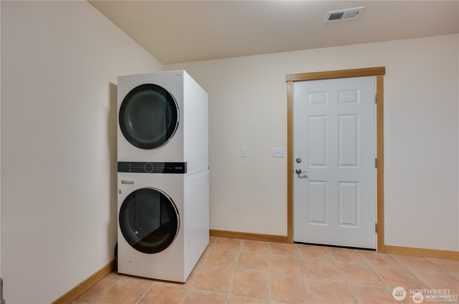 8993 Southwest Lake Flora Road Bremerton, WA 98312 - Photo 13 of 28
