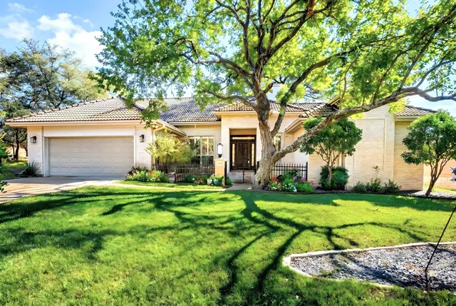 $540,000 | 407 Quick Silver, Horseshoe Bay, TX 78657