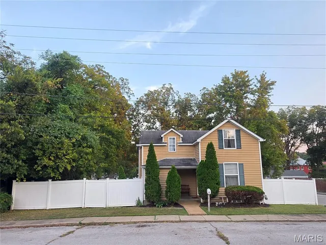 $183,000 | 230 Roberts Street, Ste. Genevieve, MO 63670