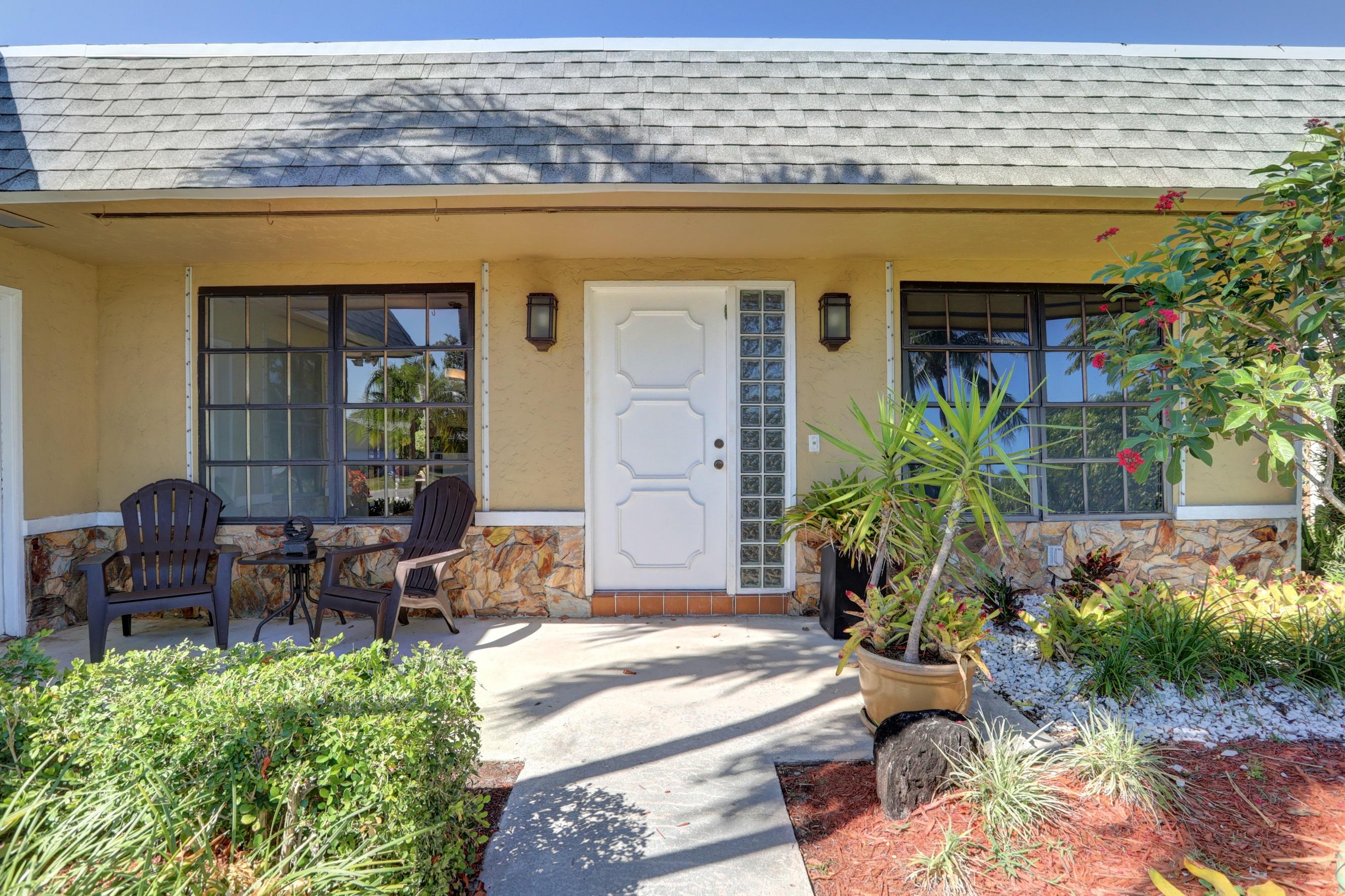 519 Curlew Road Delray Beach, FL 33444 - Photo 3 of 38 Welcoming entrance