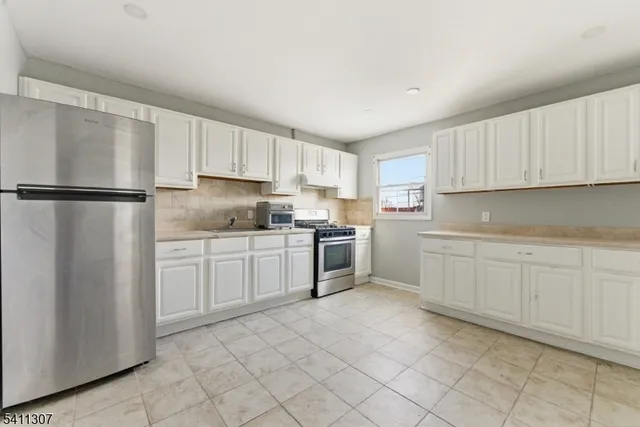 $2,300 | 467 Summer Avenue, Unit 2, Newark, NJ 07104