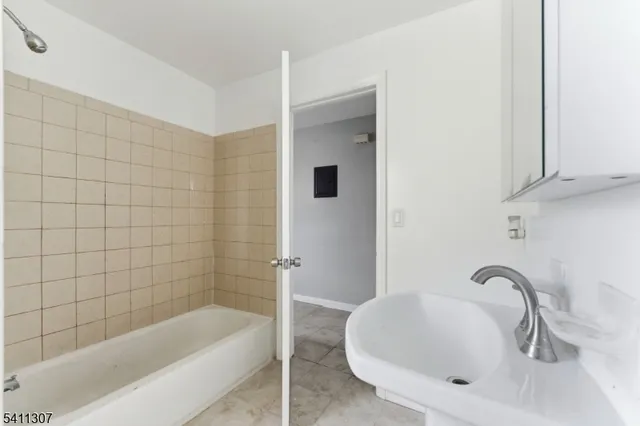 $2,300 | 467 Summer Avenue, Unit 2, Newark, NJ 07104