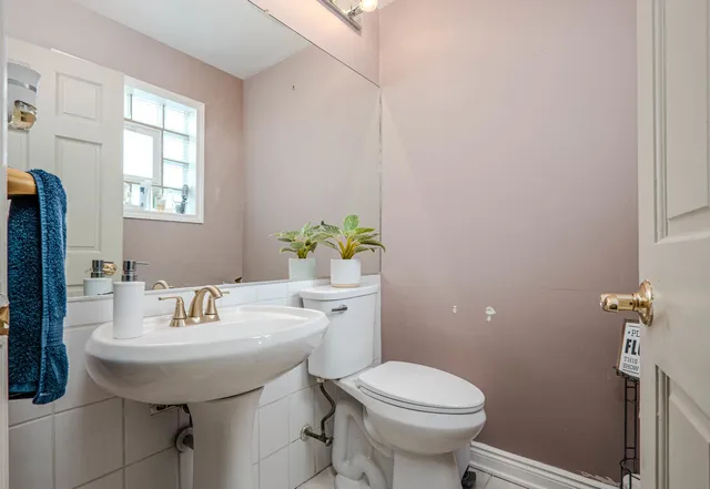 $525,000 | 499 Longcommon Road, Riverside, IL 60546