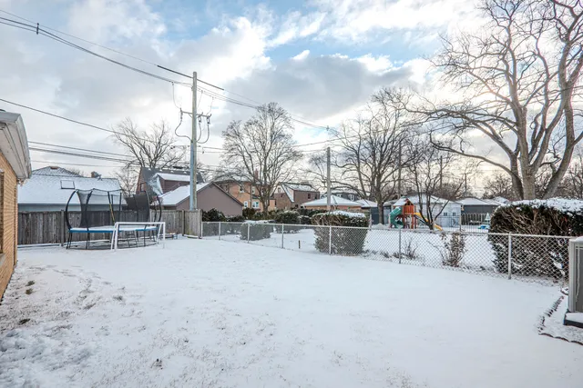 $525,000 | 499 Longcommon Road, Riverside, IL 60546