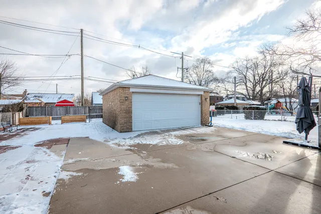 $525,000 | 499 Longcommon Road, Riverside, IL 60546