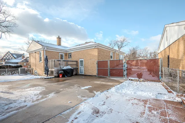 $525,000 | 499 Longcommon Road, Riverside, IL 60546