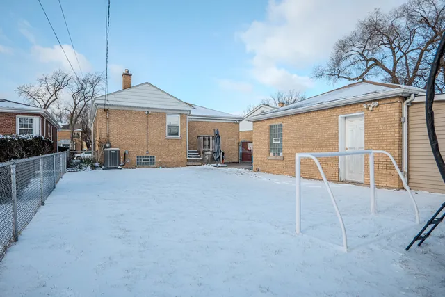 $525,000 | 499 Longcommon Road, Riverside, IL 60546