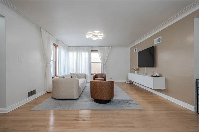 $525,000 | 499 Longcommon Road, Riverside, IL 60546