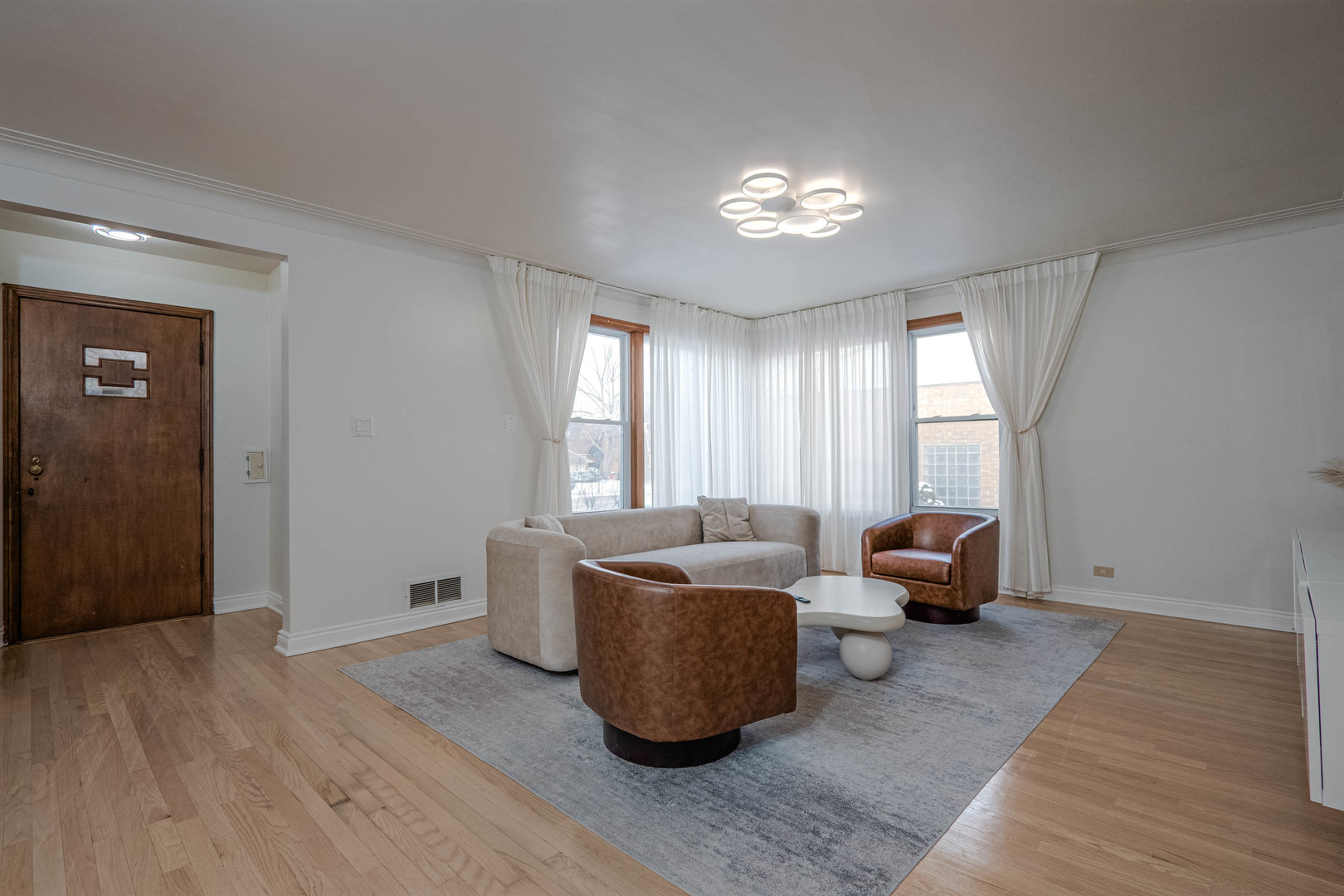 499 Longcommon Road Riverside, IL 60546 - Photo 6 of 35 Gallery Image 6
