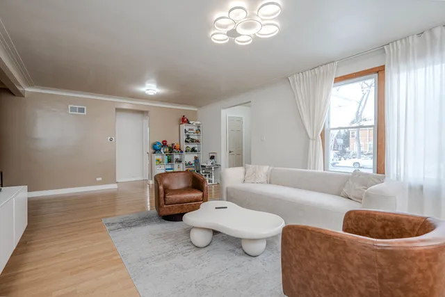 $525,000 | 499 Longcommon Road, Riverside, IL 60546