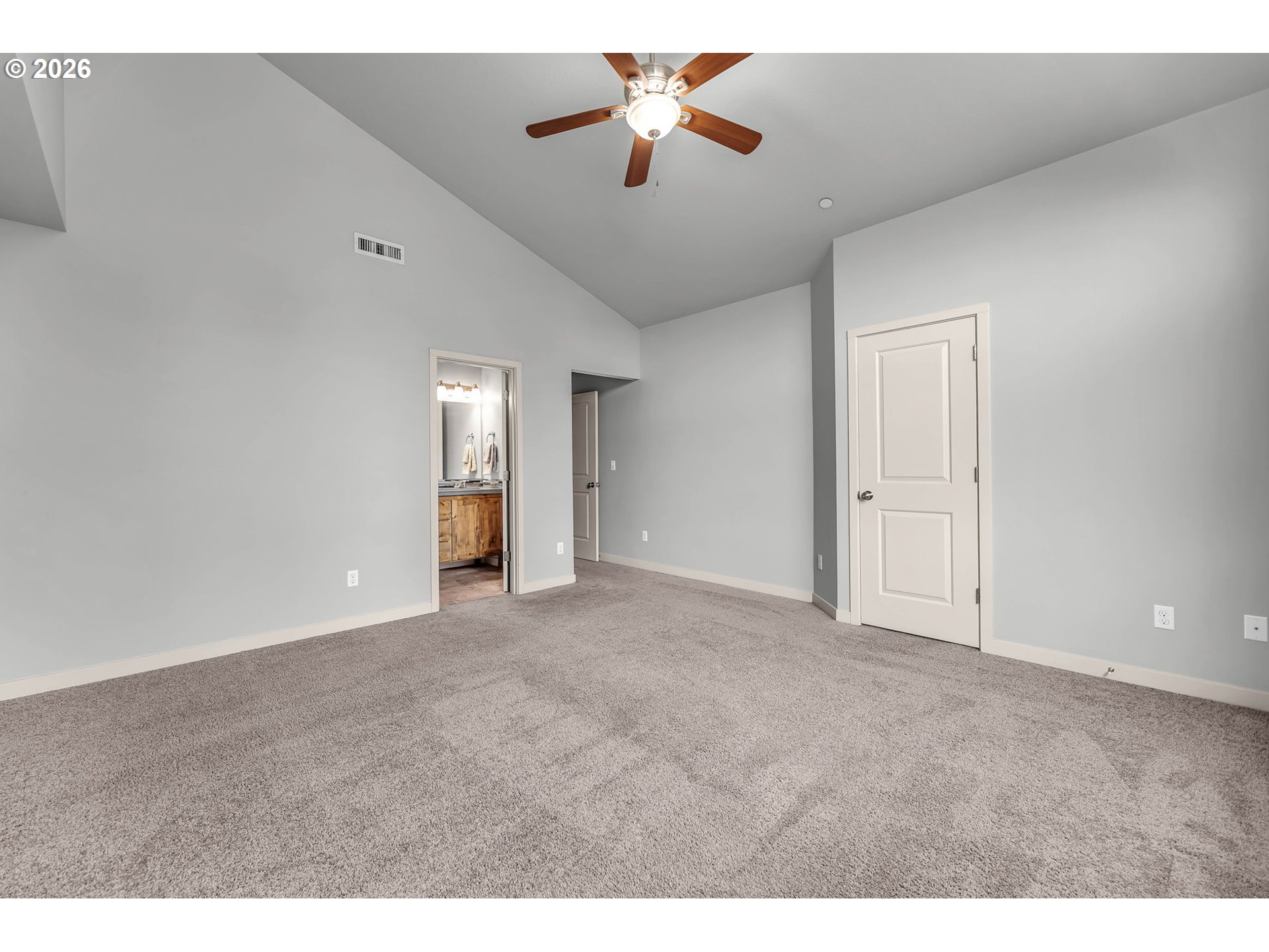 179 North 44th Place Ridgefield, WA 98642 - Photo 25 of 40 Primary Bedroom