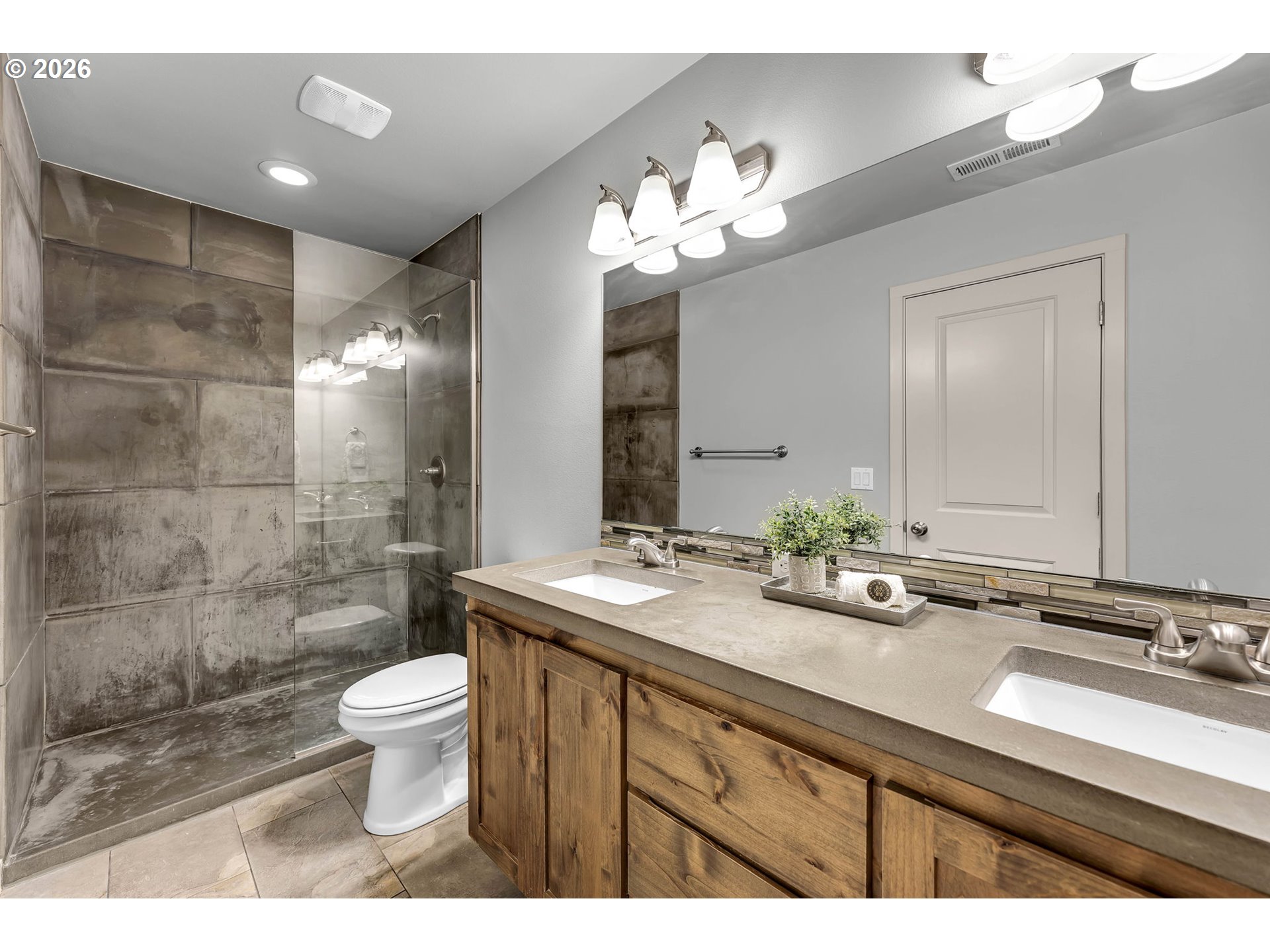 179 North 44th Place Ridgefield, WA 98642 - Photo 26 of 40 Bathroom, Attached