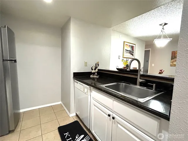 $329,500 | 14779 Northeast 32nd Street, Unit A304, Bellevue, WA 98007