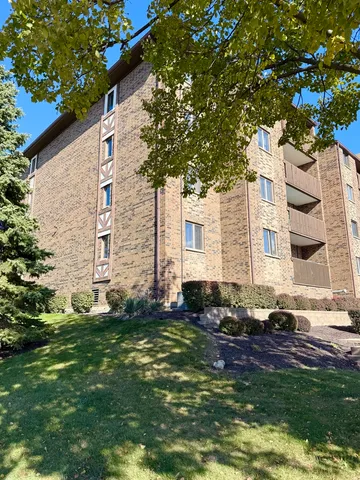 $199,000 | 10420 Circle Drive, Unit 25B, Oak Lawn, IL 60453