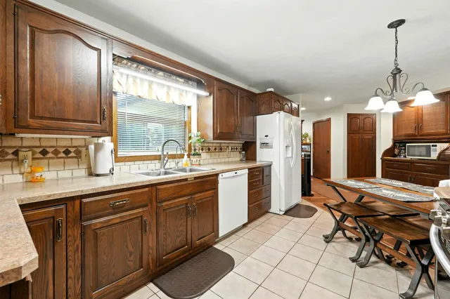 $409,400 | 7555 West River Road, South Whitley, IN 46787