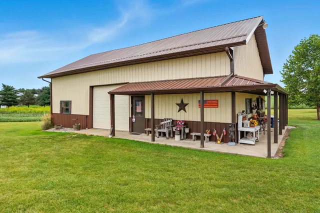 $409,400 | 7555 West River Road, South Whitley, IN 46787