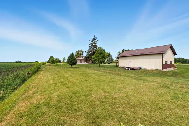 $409,400 | 7555 West River Road, South Whitley, IN 46787