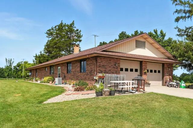 $409,400 | 7555 West River Road, South Whitley, IN 46787