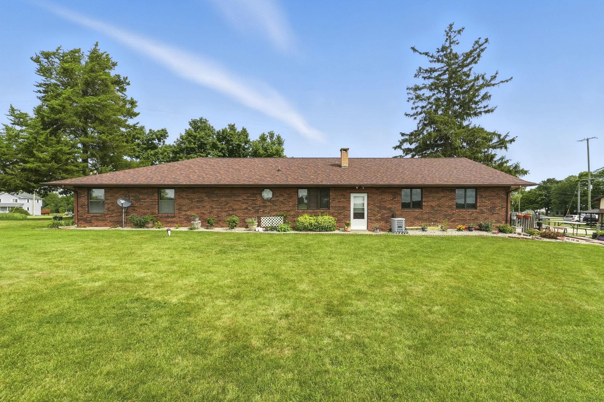 7555 West River Road South Whitley, IN 46787 - Photo 32 of 36