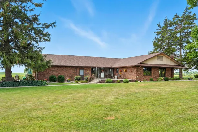 $409,400 | 7555 West River Road, South Whitley, IN 46787