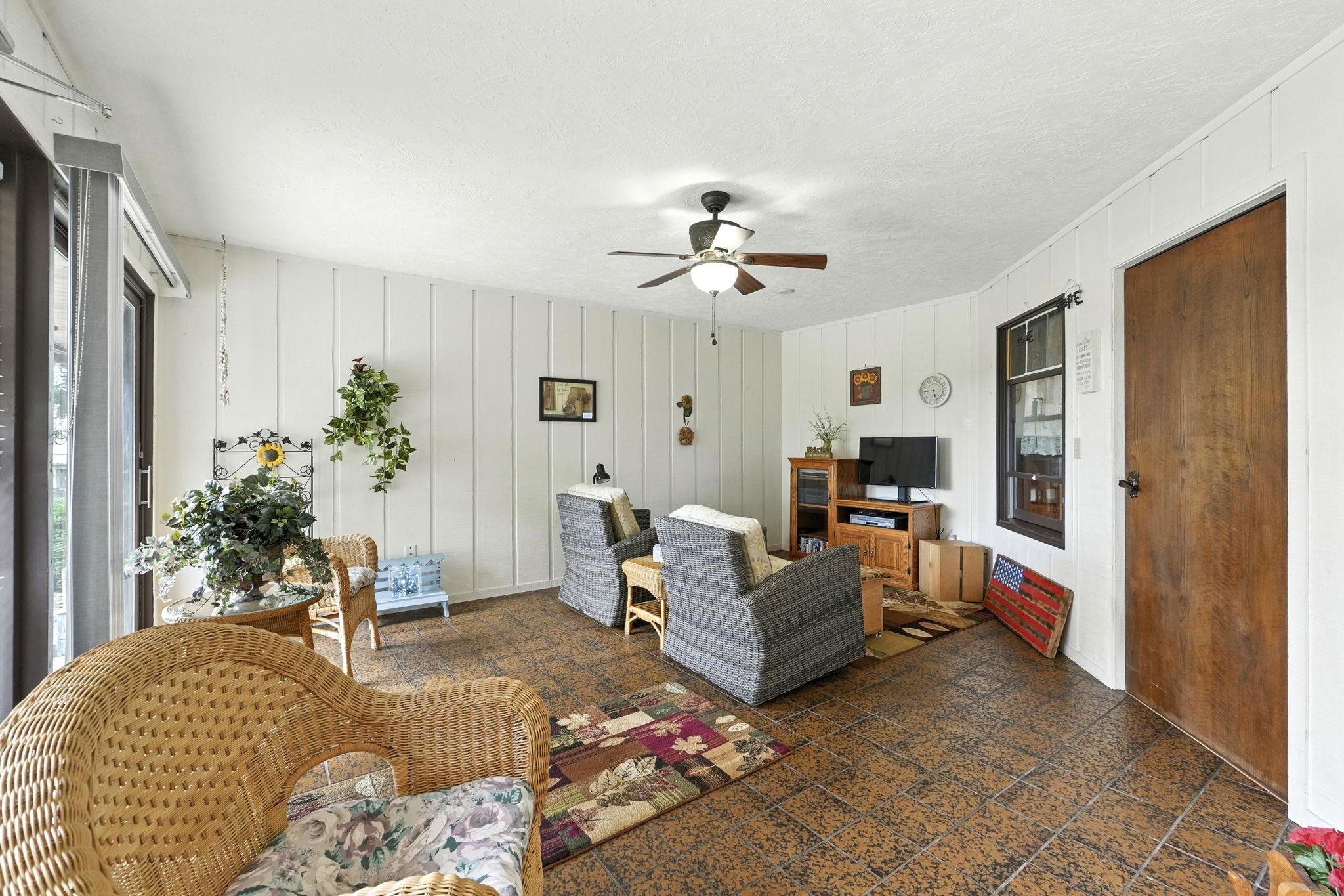 7555 West River Road South Whitley, IN 46787 - Photo 4 of 36