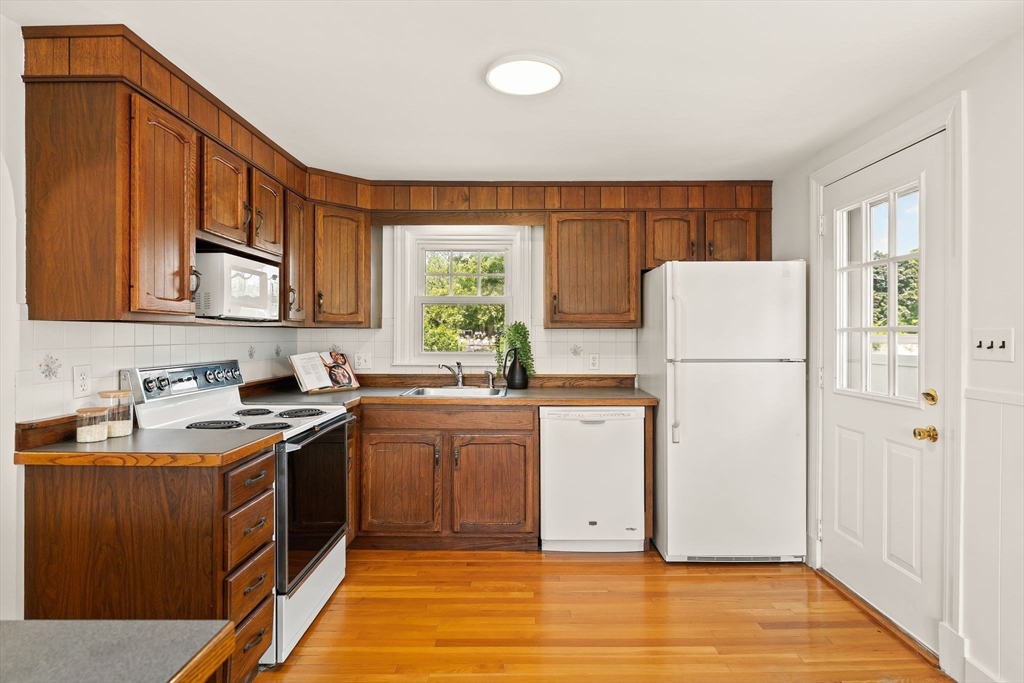 53 Roberts Road Medford, MA 02155 - Photo 10 of 41