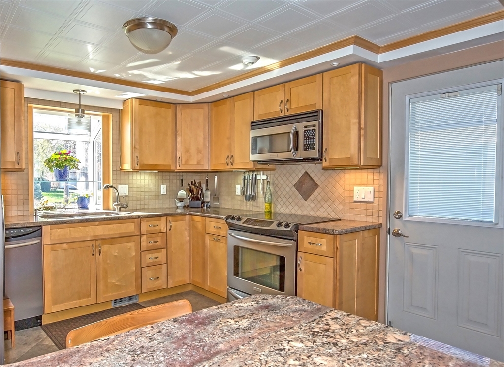 145 Cottage Road Enfield, CT 06082 - Photo 9 of 42 Gallery Image 9