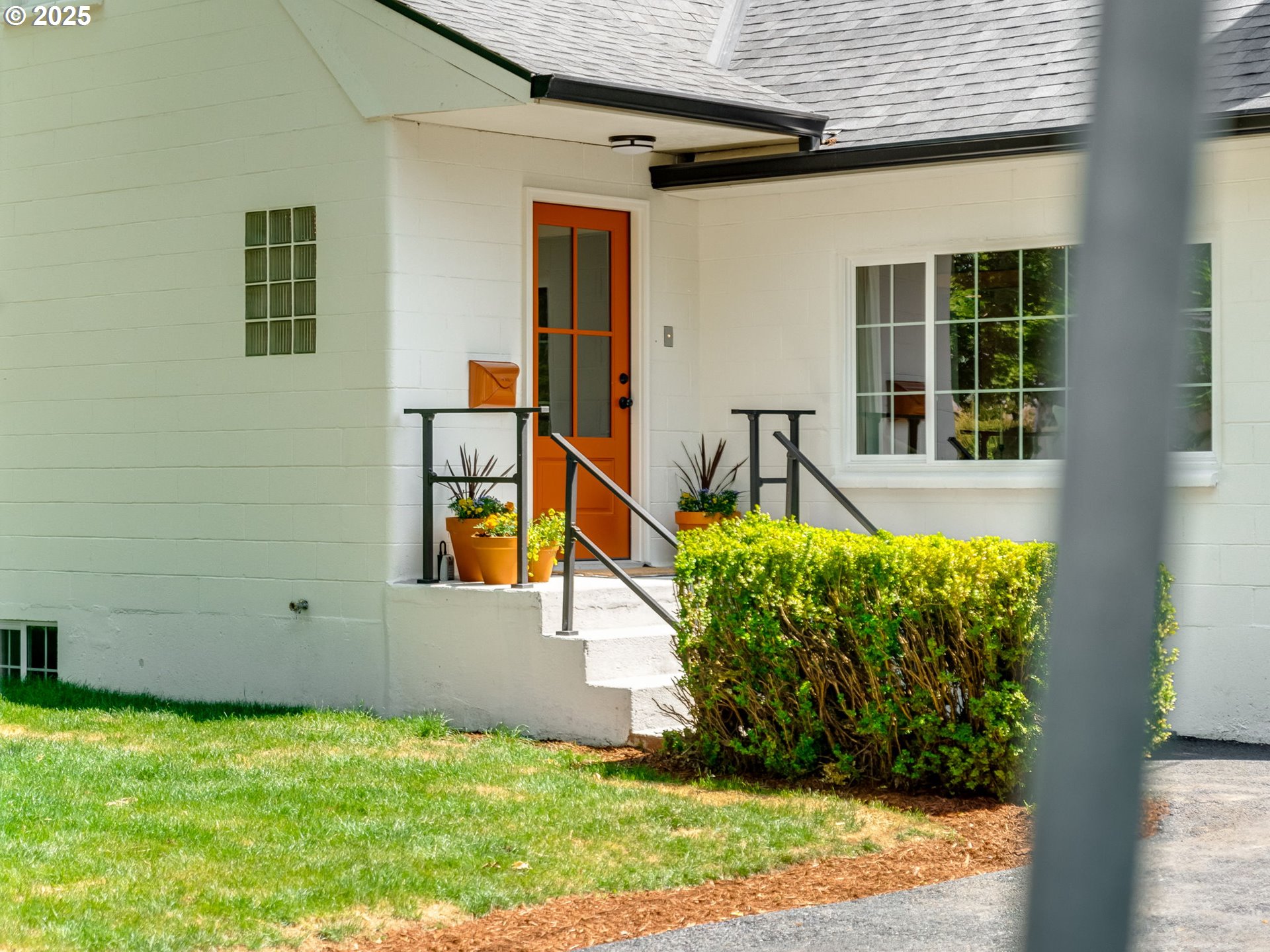 409 East McLoughlin Boulevard Vancouver, WA 98663 - Photo 2 of 48