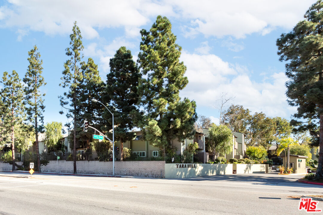 4804 Hollow Corner Road, Unit 125 Culver City, CA 90230 - Photo 42 of 43 a view of a city street