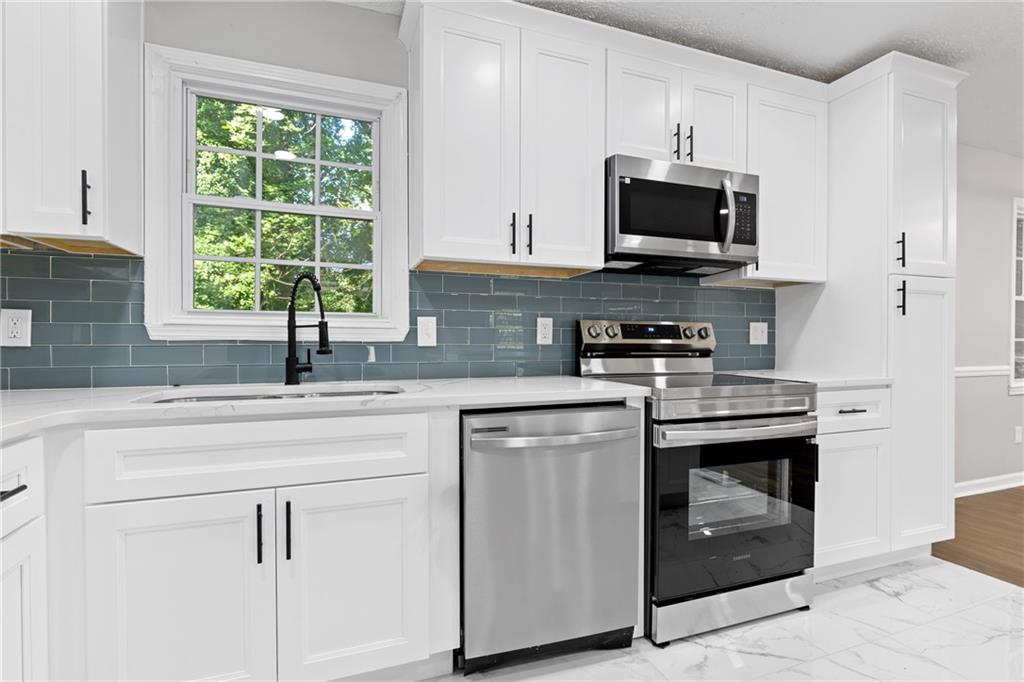 353 Old Rosser Road Stone Mountain, GA 30087 - Photo 12 of 46