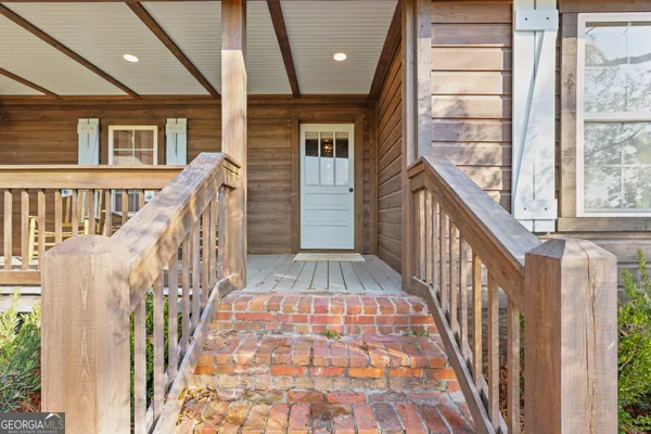a view of entryway with a front door