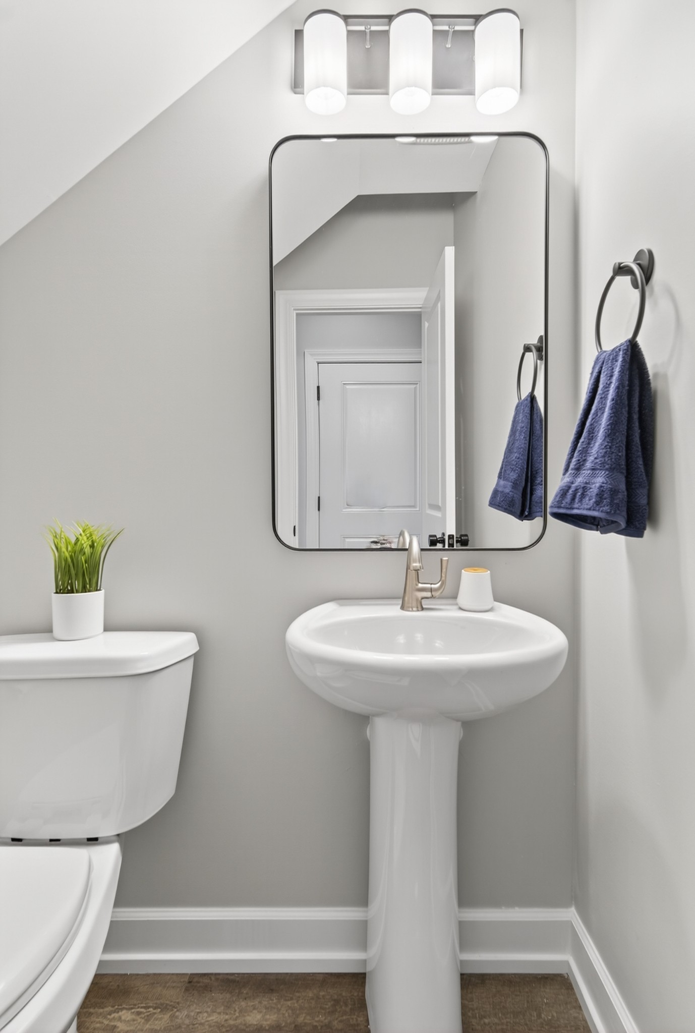 116 Maple View Road Lebanon, TN 37087 - Photo 4 of 21 a bathroom with a toilet a sink and a mirror