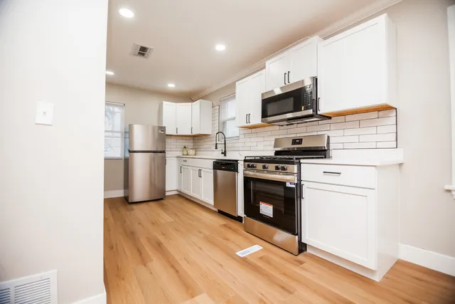 $259,900 | 1156 West 102nd Street, Chicago, IL 60643