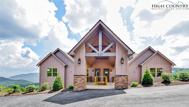 $715,000 | Crescent Lane, Unit 22A, Sugar Mountain, NC 28604