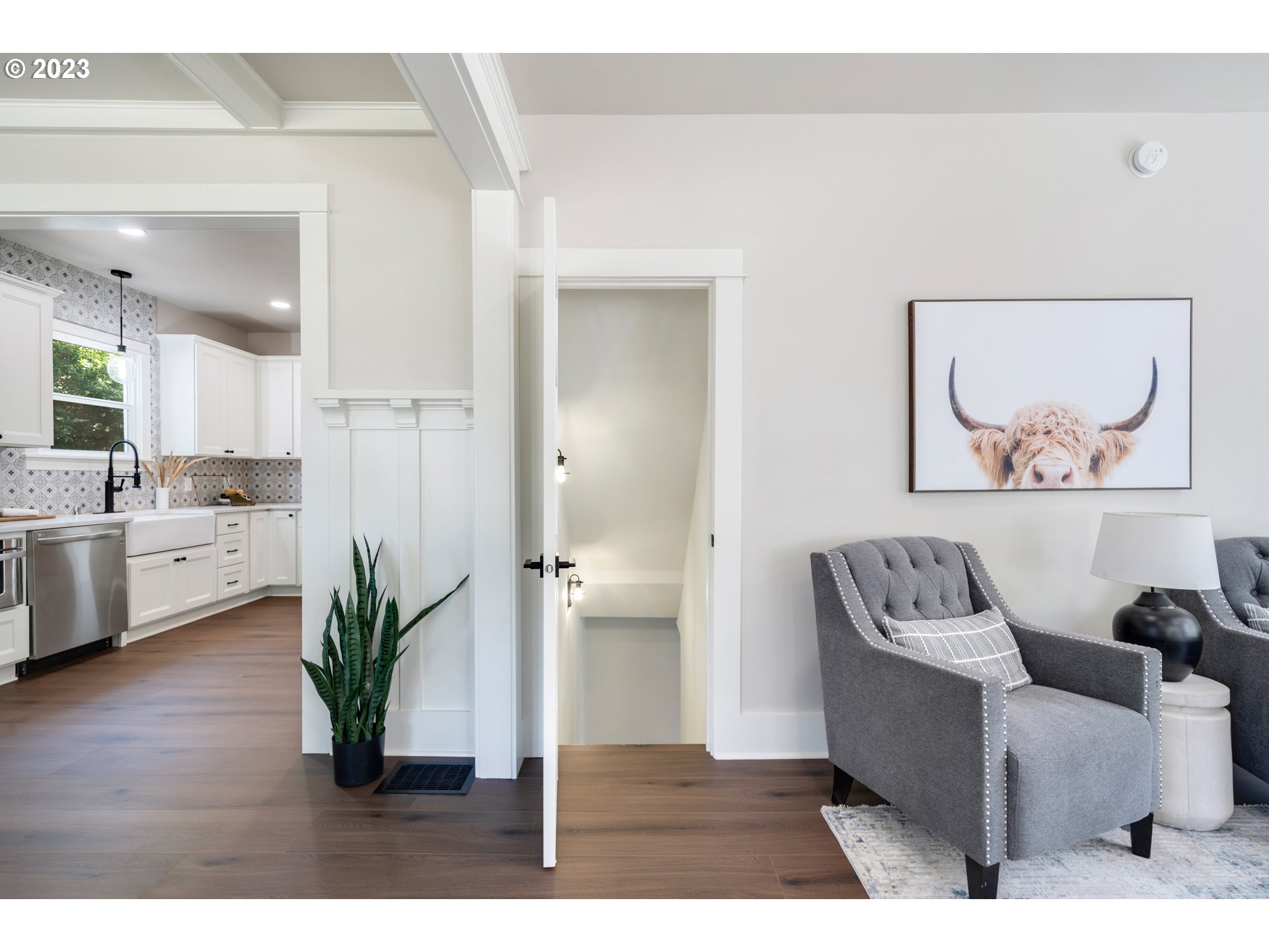 914 Northwest 7th Avenue Camas, WA 98607 - Photo 19 of 26 a living room with furniture and a potted plant