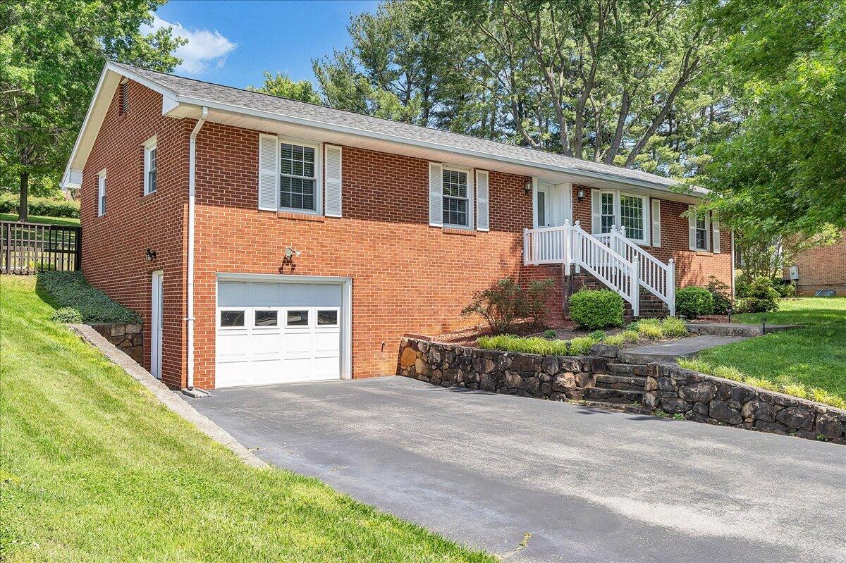 6737 Stonington Road Roanoke, VA 24019 - Photo 1 of 45 01-MIB03342-R5