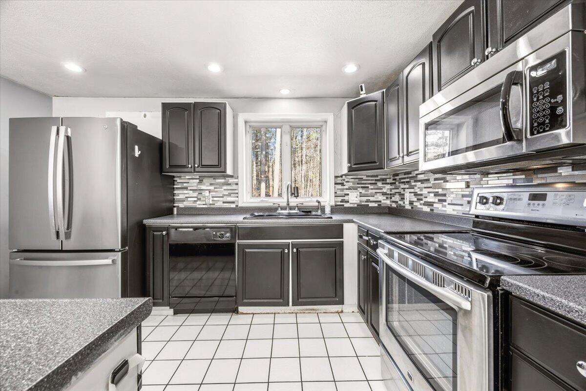 657 New Dam Road Waterboro, ME 04061 - Photo 4 of 38 Kitchen