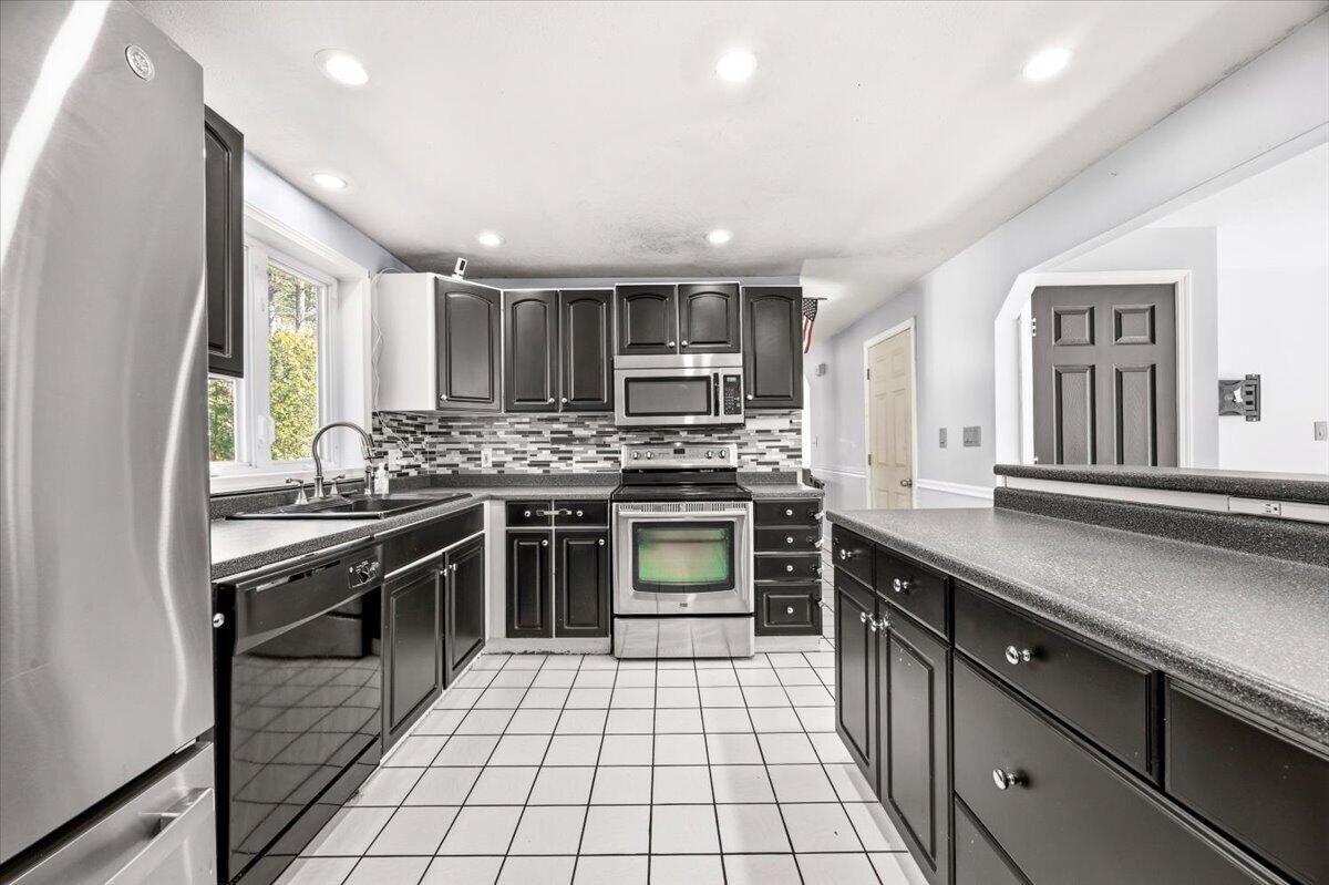 657 New Dam Road Waterboro, ME 04061 - Photo 5 of 38 Kitchen