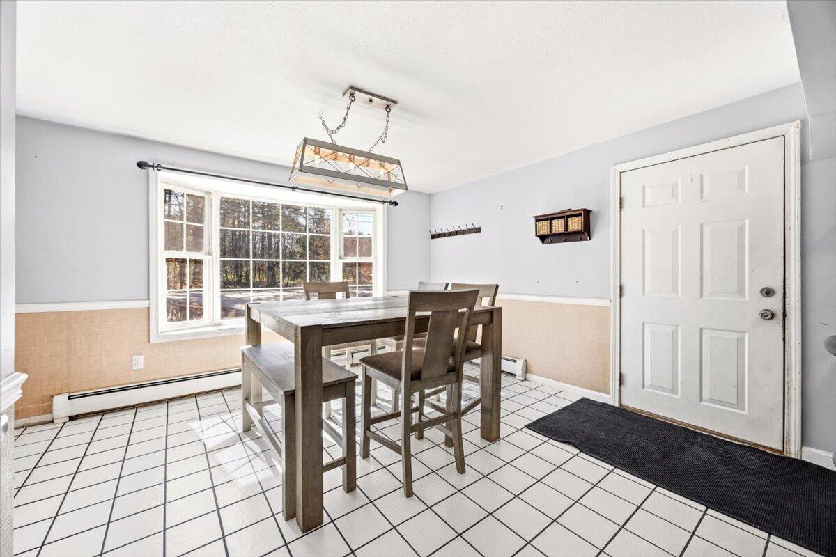 657 New Dam Road Waterboro, ME 04061 - Photo 7 of 38 Dining area