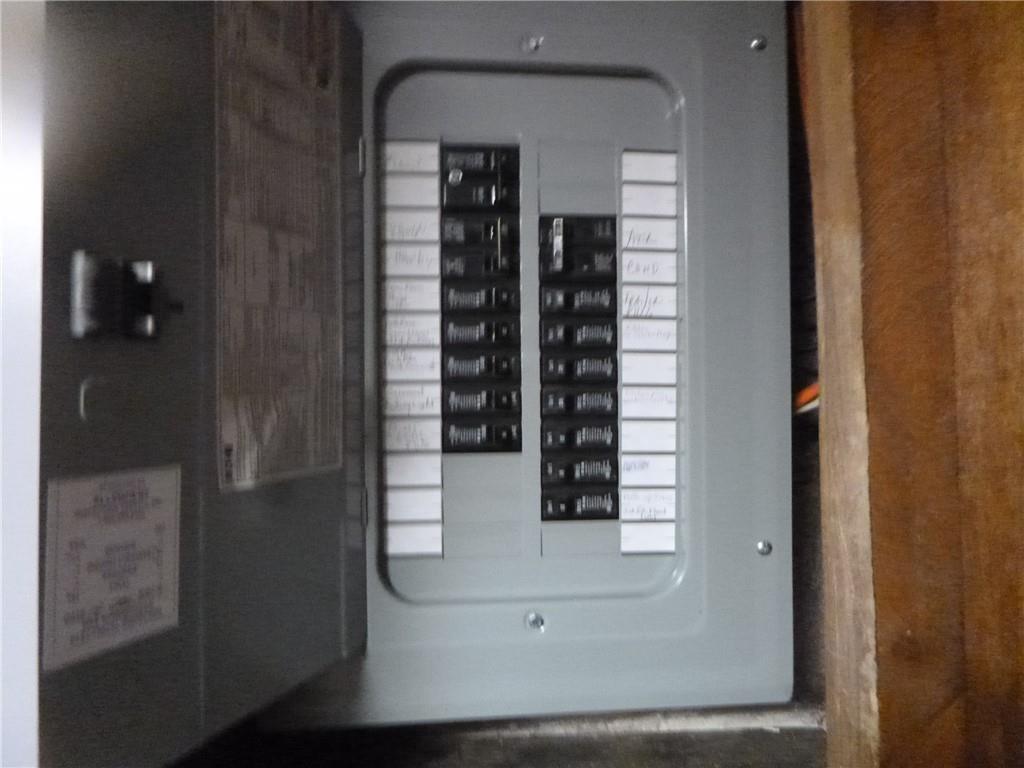 133 Pinto Drive, Unit PINTO DRIVE Plum, PA 15239 - Photo 18 of 21 a close view of walk in closet