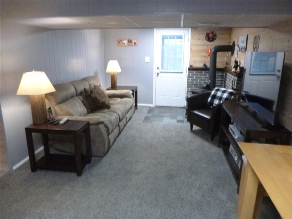 133 Pinto Drive, Unit PINTO DRIVE Plum, PA 15239 - Photo 6 of 21 a living room with furniture and a lamp