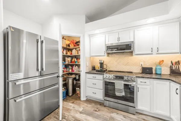 $425,000 | 343 East Joshua Tree Drive, Meridian, ID 83646