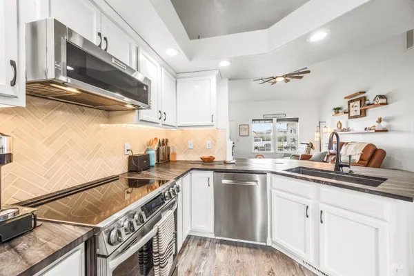 $425,000 | 343 East Joshua Tree Drive, Meridian, ID 83646