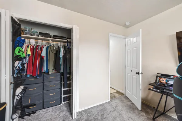 $425,000 | 343 East Joshua Tree Drive, Meridian, ID 83646