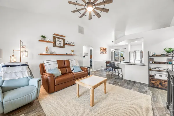 $425,000 | 343 East Joshua Tree Drive, Meridian, ID 83646