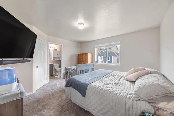 $425,000 | 343 East Joshua Tree Drive, Meridian, ID 83646