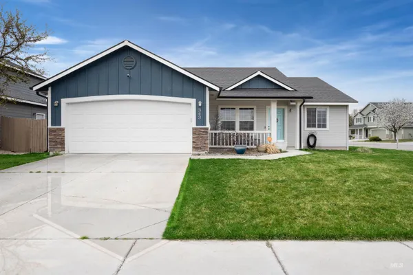 $425,000 | 343 East Joshua Tree Drive, Meridian, ID 83646